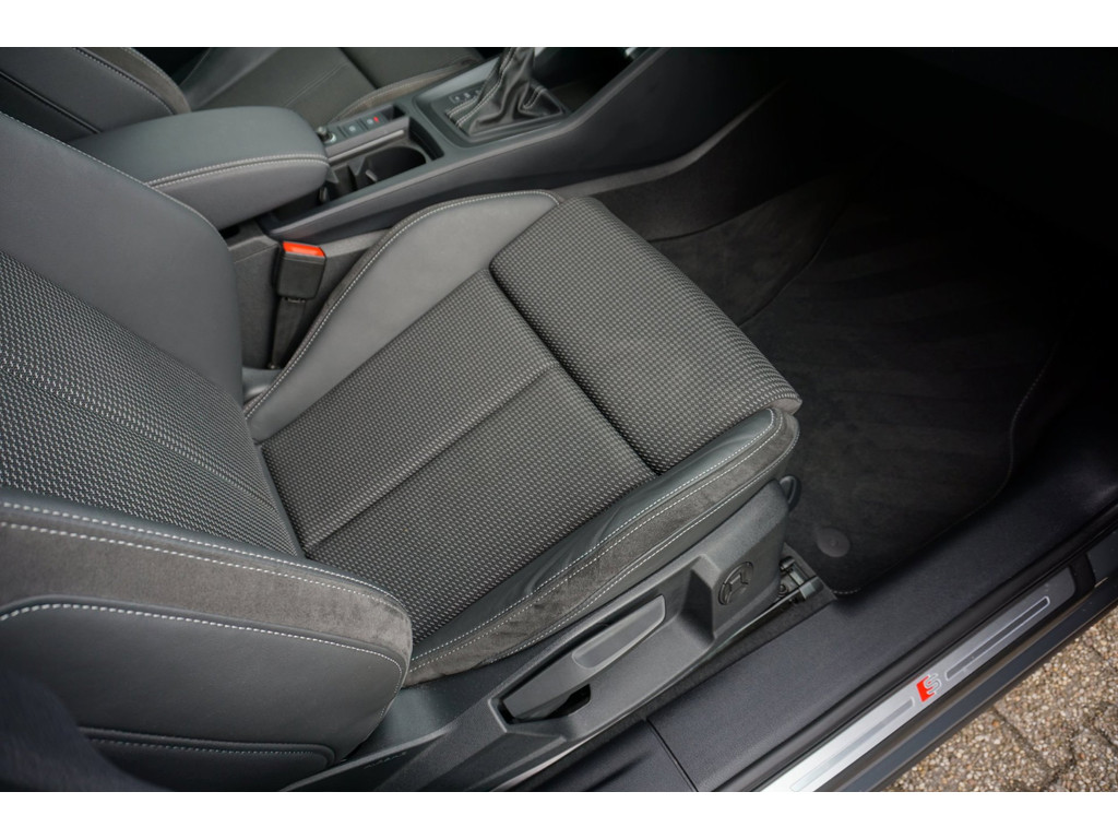 Audi Q3 Sportback 45 TFSIe S-Line Black Ed. Trekhaak|Camera|Keyless|LED 53975114-61.jpg | SVENS AUTO'S